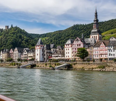 Historic Rhine towns from the water