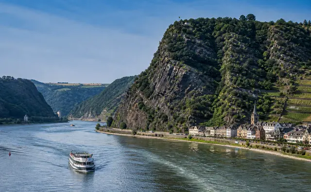 Boat route to Loreley Rock